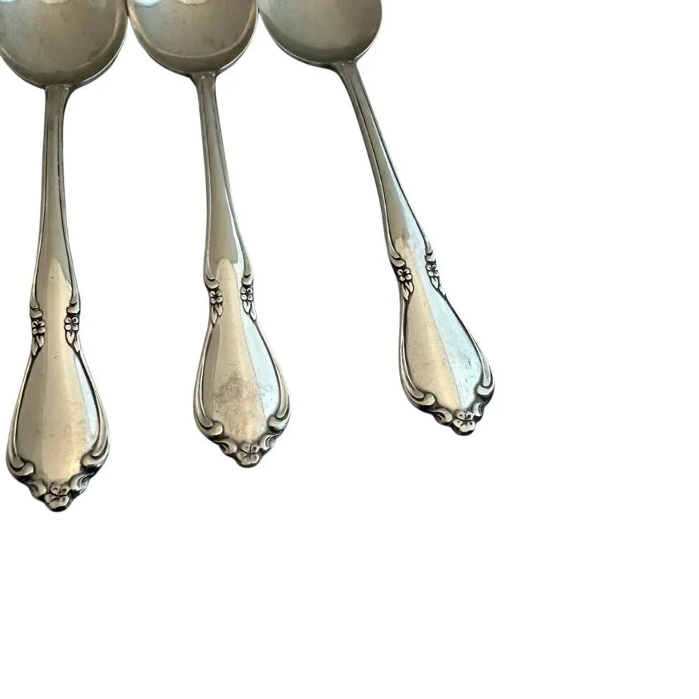 Oneidacraft Deluxe Stainless Flatware Set Chateau Floral 4 Table Spoons Large